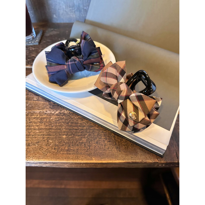 Travel Accessories High End - Classic British-style fabric hair clip with